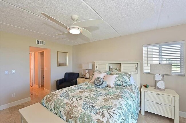 Building Photo - 852 Golden Beach Blvd