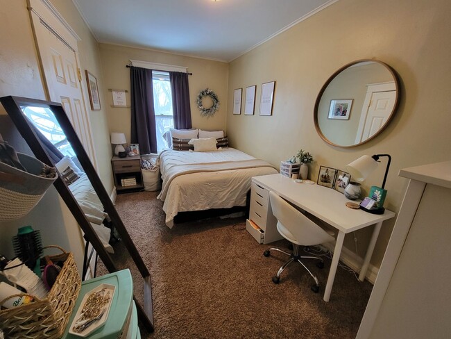 Building Photo - AVAILABLE JUNE - 3 Bed, 1 Bath Home close to Chester Park