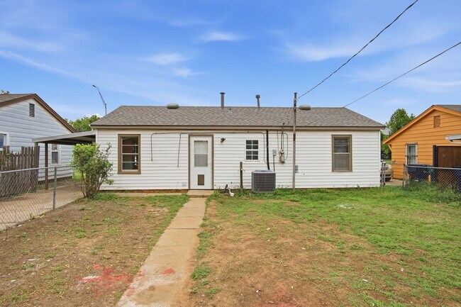 Building Photo - 2228 NE 23rd St