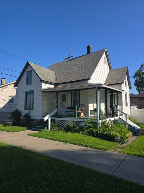 Building Photo - 1008 W 143rd St