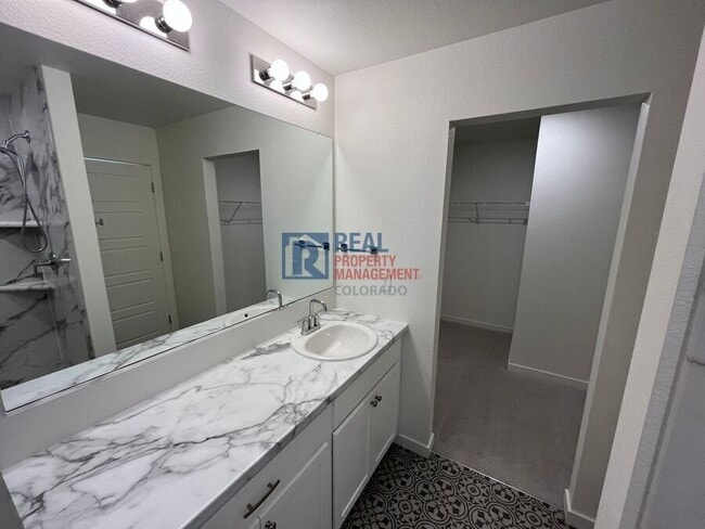 Building Photo - 503 S Rollie Ave C