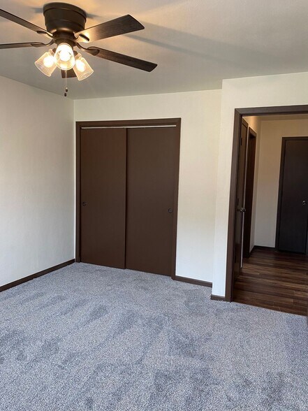 Building Photo - Immaculate Updated 2 Bedroom with 1 Bath
