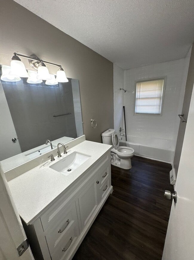 Building Photo - AVAILABLE NOW!! Oak Grove 3 Bed 2 Car garage!