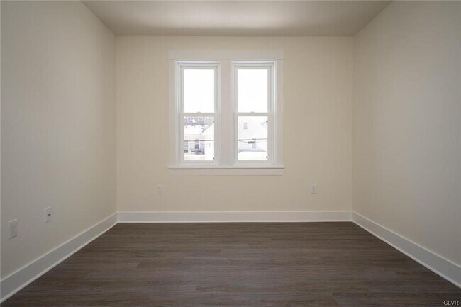 Building Photo - 506 Penn St
