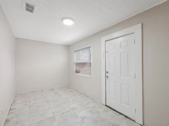 Building Photo - 235 35th St S