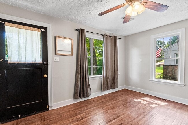 Building Photo - Charming 2BR/1BA Brick Cottage — Hardwoods, Fenced Yard, W/D Included