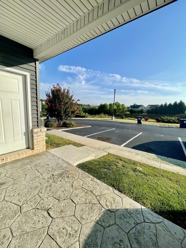 Building Photo - 211 Capstone Dr