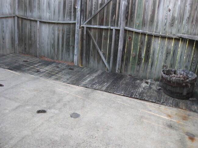 Building Photo - One Story Townhouse in Adams Farm