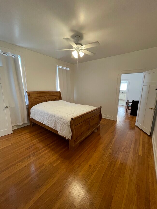 Building Photo - 1304 Helios Ave