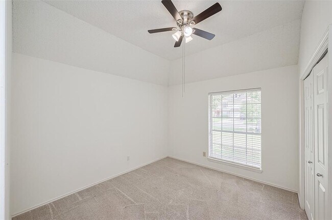 Building Photo - 2502 Knollbrook Ln