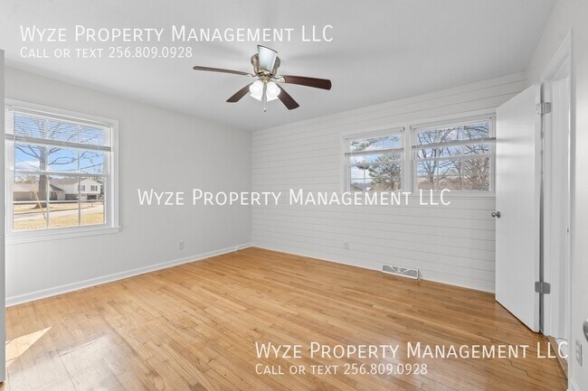 Building Photo - 2209 Rothmore Dr SW