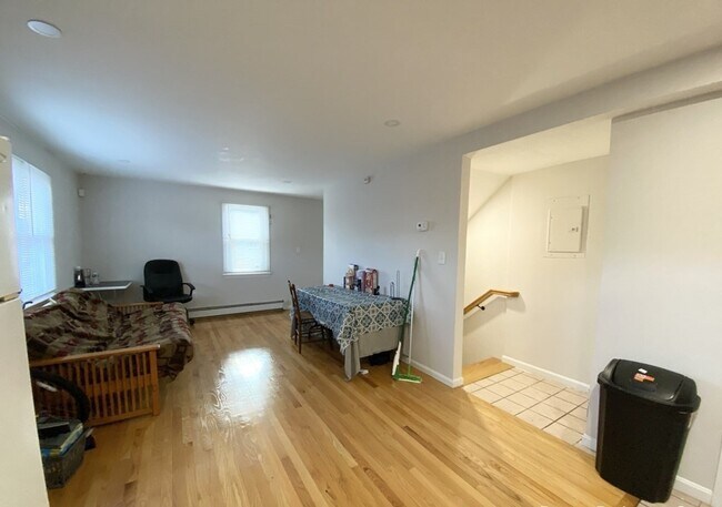 Building Photo - 185 Sydney St