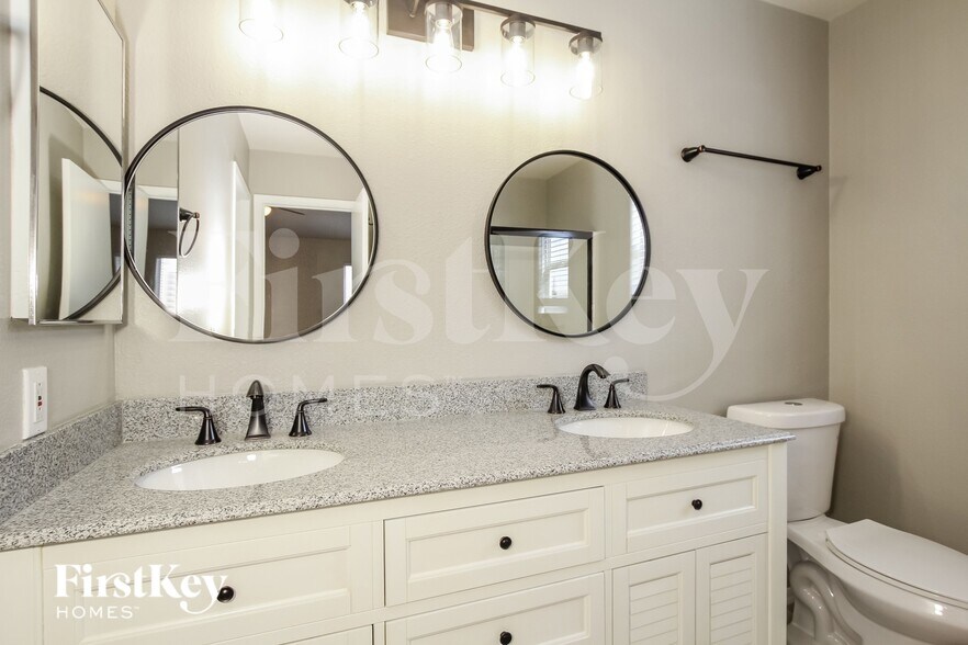 Building Photo - 6396 N 81st Dr