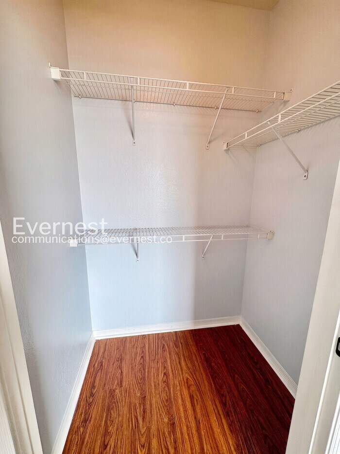 Building Photo - 10123 Courtney Palms Blvd