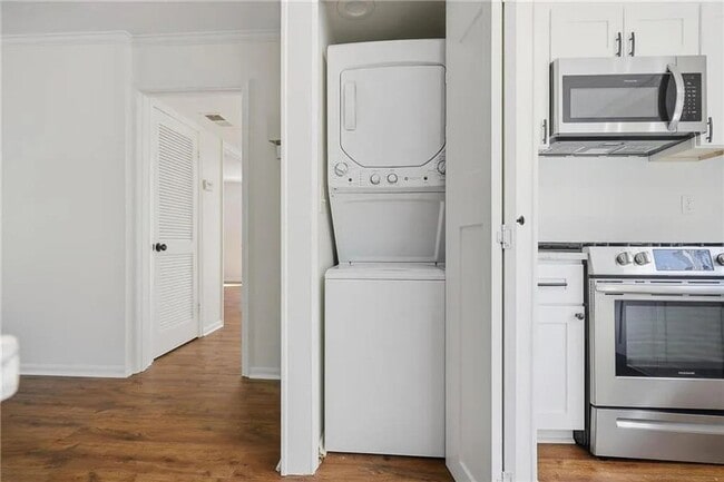 Building Photo - 104 Ardmore Pl NW