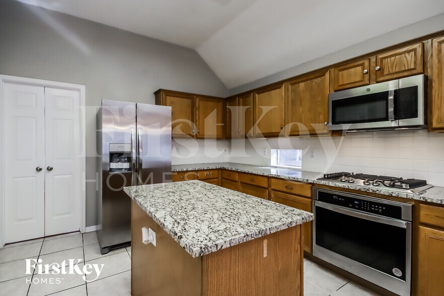 Building Photo - 18015 Still Springs Ct