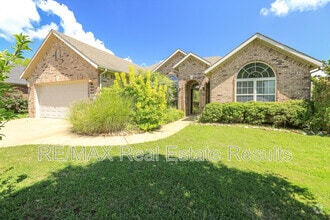Building Photo - 3104 SW Tunica Ave