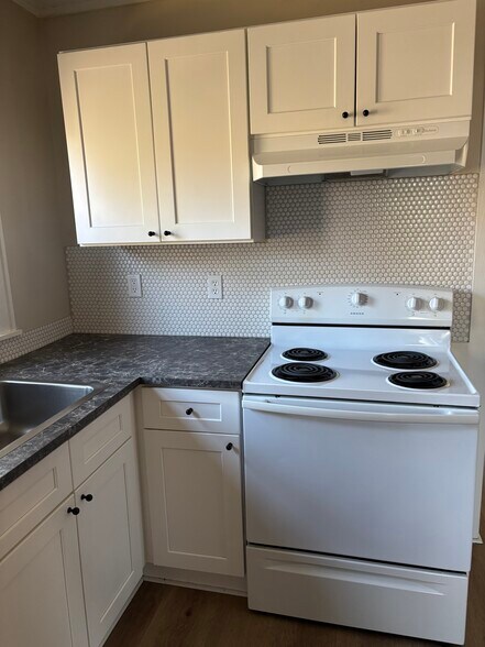 Building Photo - 995 Western Ave