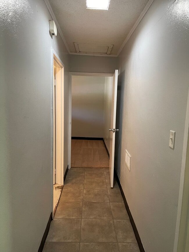 Building Photo - 2BR/1BA - Duplex located off of South Mill...