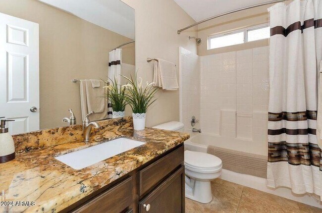 Building Photo - 3332 N Sunaire