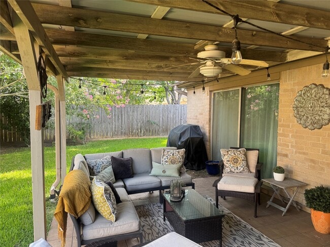 Building Photo - 3127 Pecan Point Dr