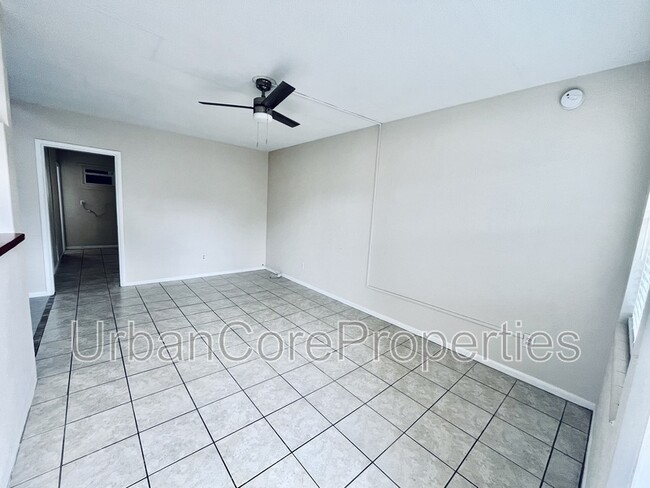 Building Photo - 115 7th Ave N