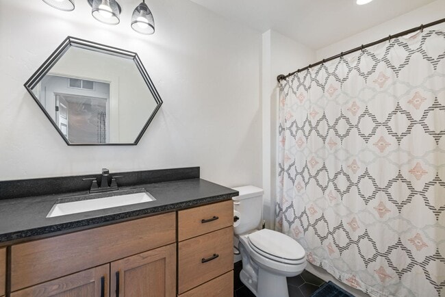 Building Photo - Beautiful Home