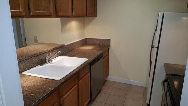 Building Photo - 606 Barrington Hills Dr