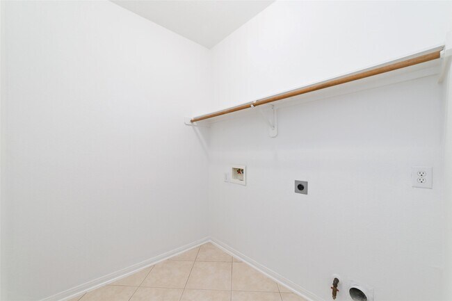 Building Photo - 8030 Loyel Pointe Dr