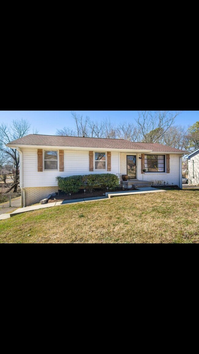 Building Photo - 5017 McLendon Dr