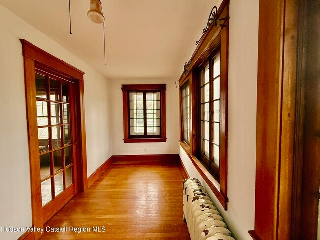 Building Photo - 421 Albany Ave