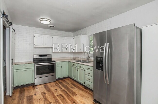 Building Photo - 2116 Ferndale Ave