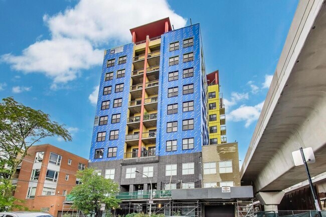 Building Photo - 1122 W Catalpa Ave