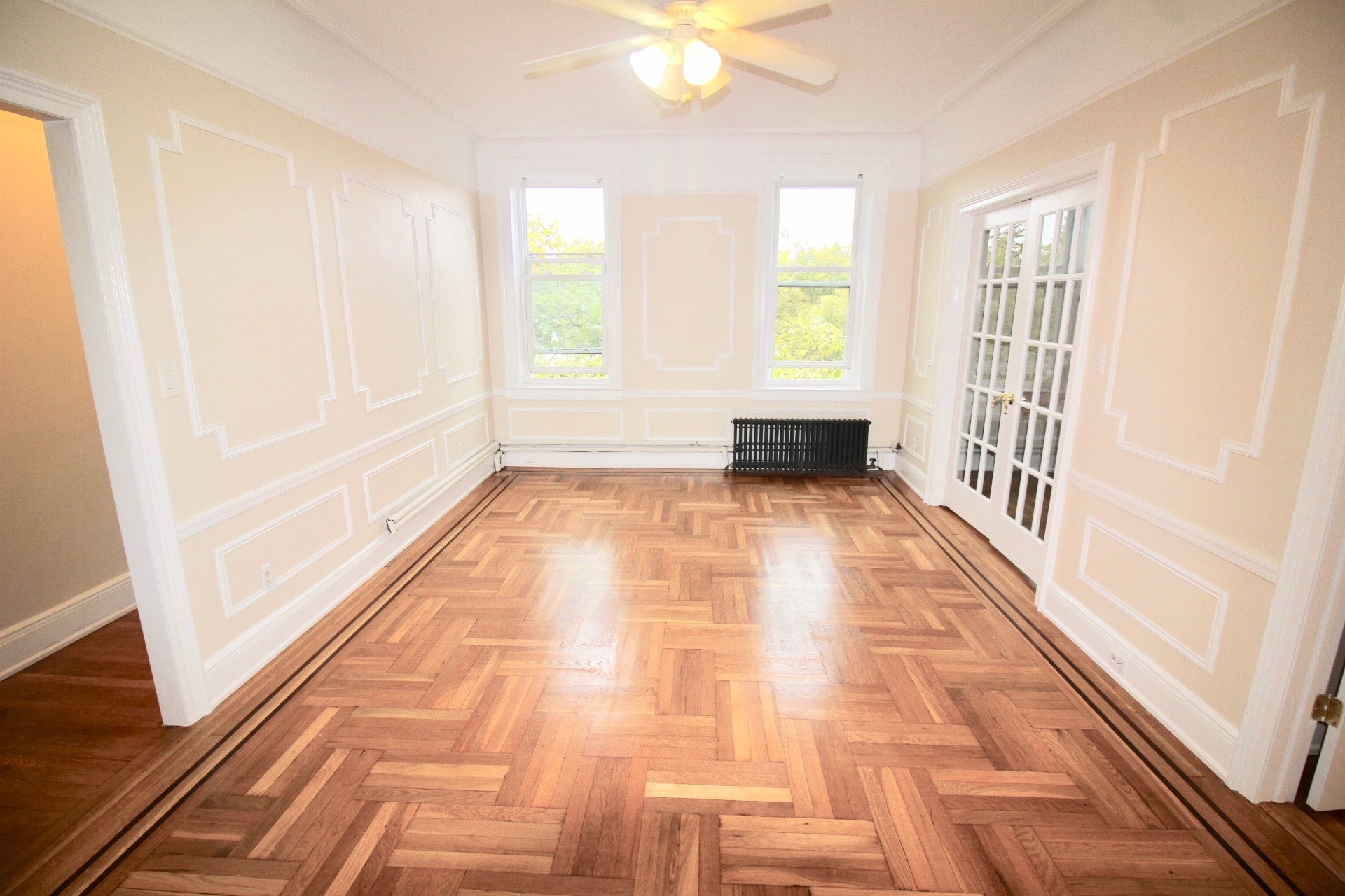 Living Room / Dinette - 202 Marine Ave