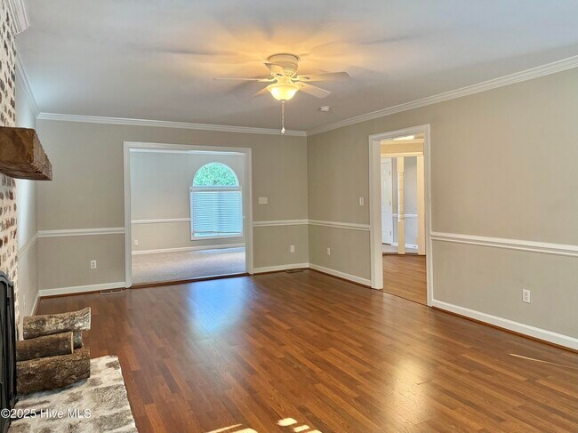 Building Photo - 103 Amber Ln