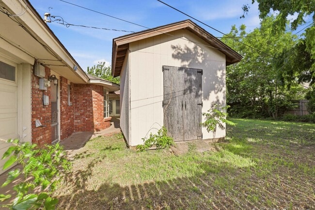 Building Photo - 2404 SW 79th St