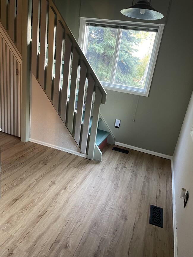 Dining area - 600 E Glenwood Ave