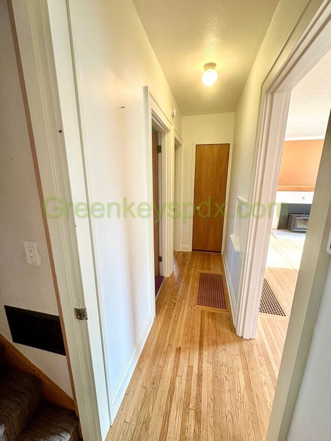 Building Photo - Wow! Amazing 3-bedroom 1-bath house with large fully fenced backyard