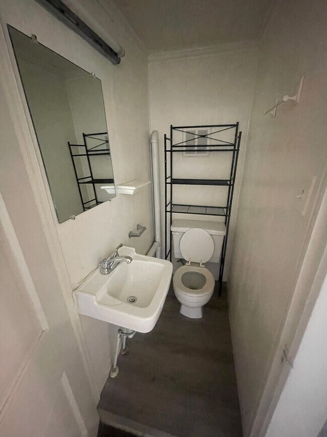 Building Photo - (1614 8th Ave)