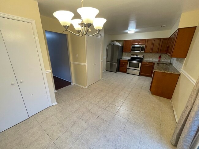 Building Photo - 15039 Cherrywood Dr