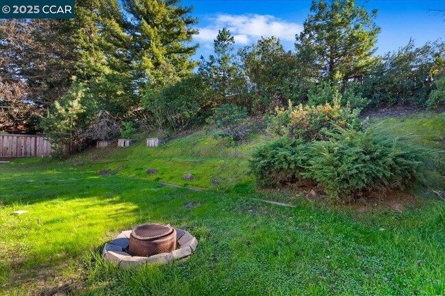 Building Photo - 207 Midway Dr