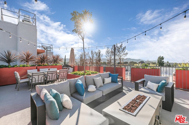 Building Photo - 3567 Chesapeake Ave