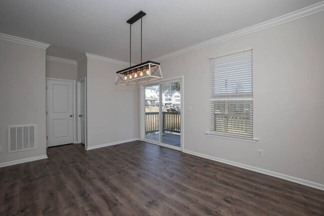 Building Photo - Four Bedroom Townhome!