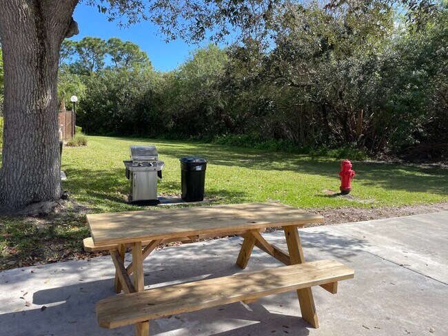 Building Photo - 2476 SE Garden Terrace