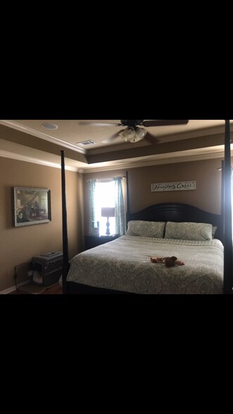 Building Photo - 2555 N Trafalger Dr