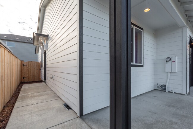 CVD Porch - 16011 NE 30th St