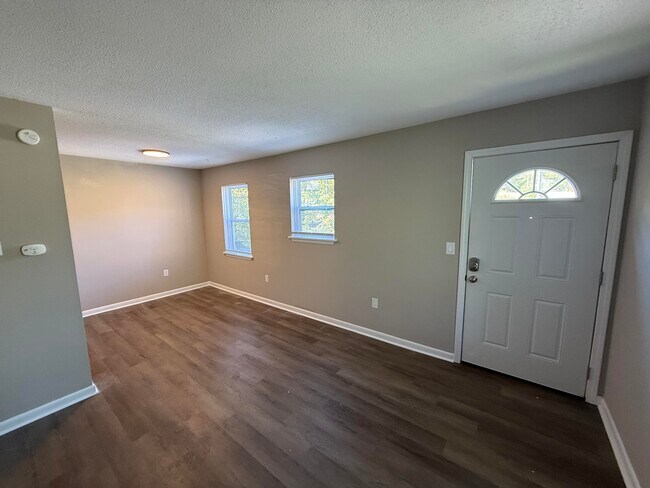 Building Photo - 213 N Ann St