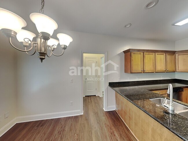 Building Photo - 447 Titans Cir