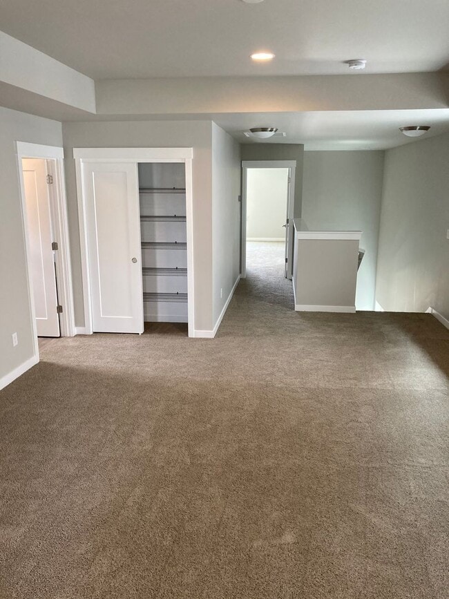 Building Photo - Beautiful home with great community amenities in Redmond!  A/C!