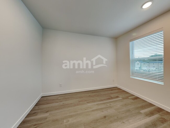 Building Photo - 5003 Washington St SE